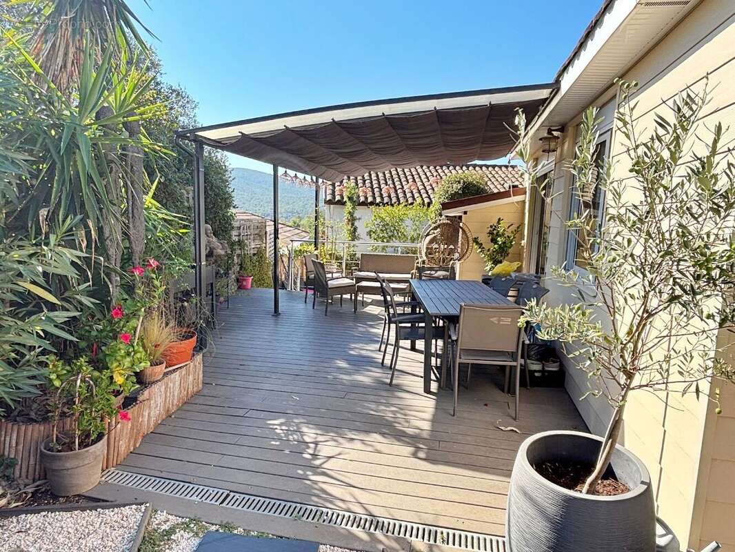 Maison à ROQUEBRUNE-SUR-ARGENS