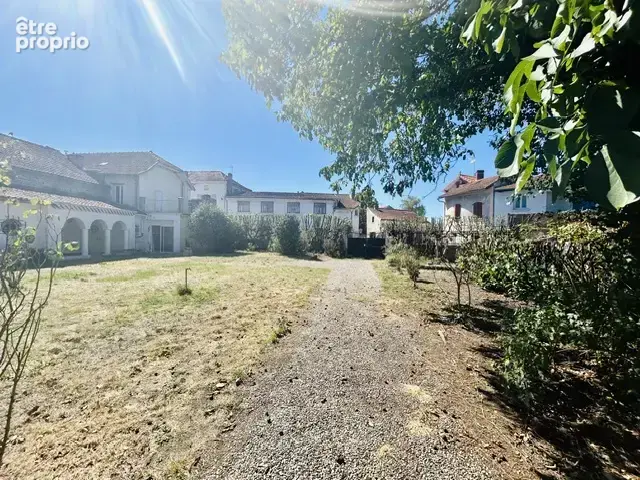 À vic-en-bigorre, centre ville - photo 20