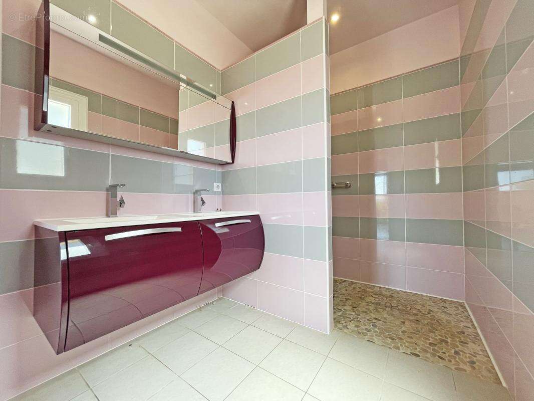 Maison à SAINT-PAUL-DE-SERRE