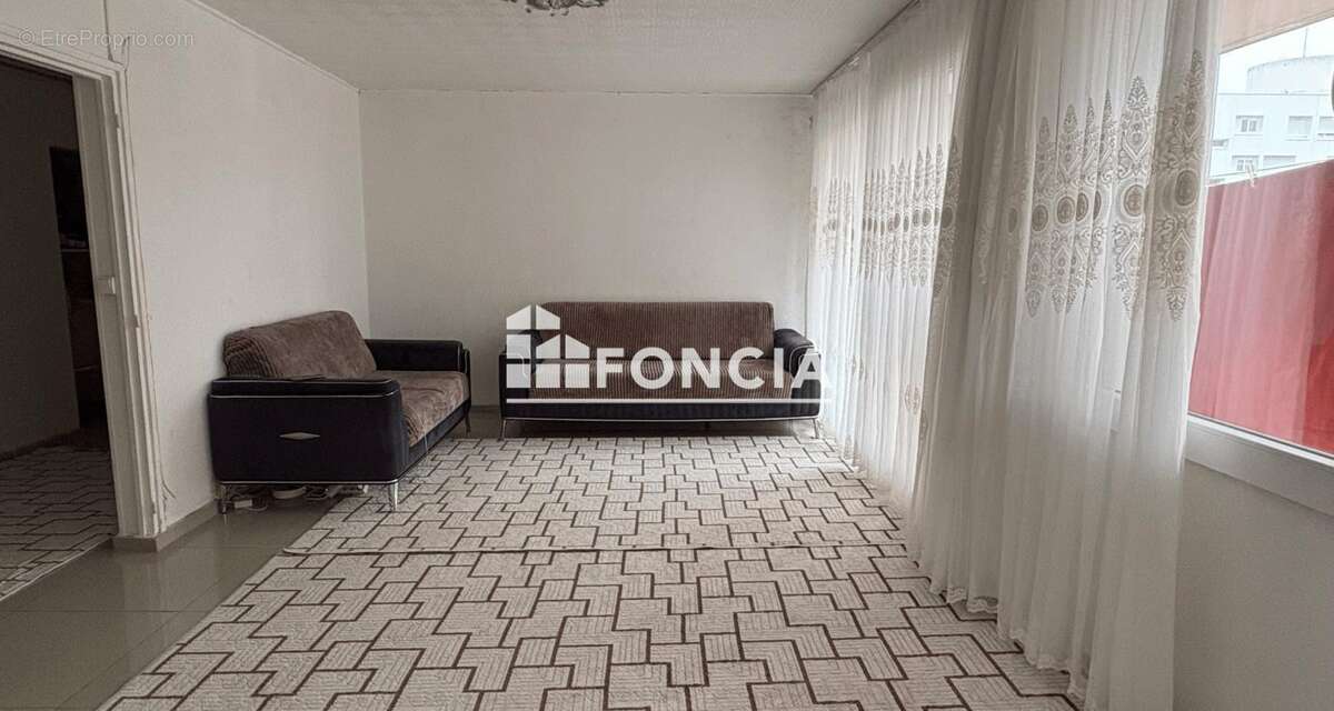 Appartement à SAINT-ETIENNE-DU-ROUVRAY