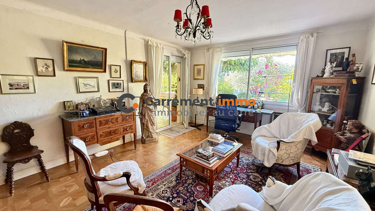 Maison à SAINT-CLEMENT-DE-RIVIERE