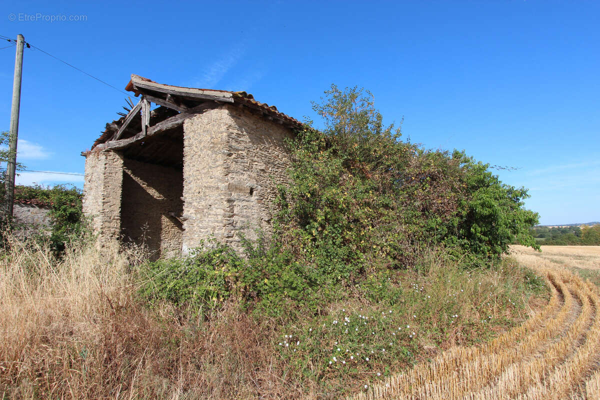 Bâtiment en pierre à rénover avec vue dégagée - photo 2