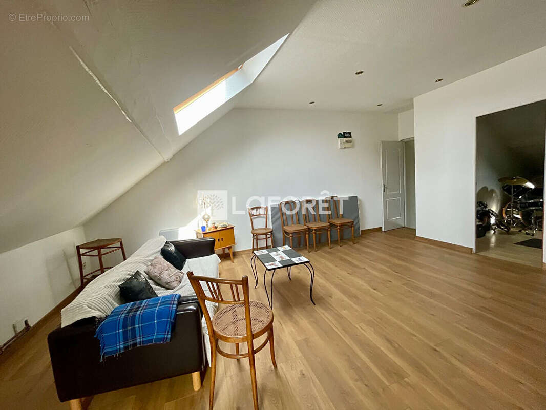 Maison de caractère avec 5 chambres, jardin et deux garages - Rare à la vente - photo 11