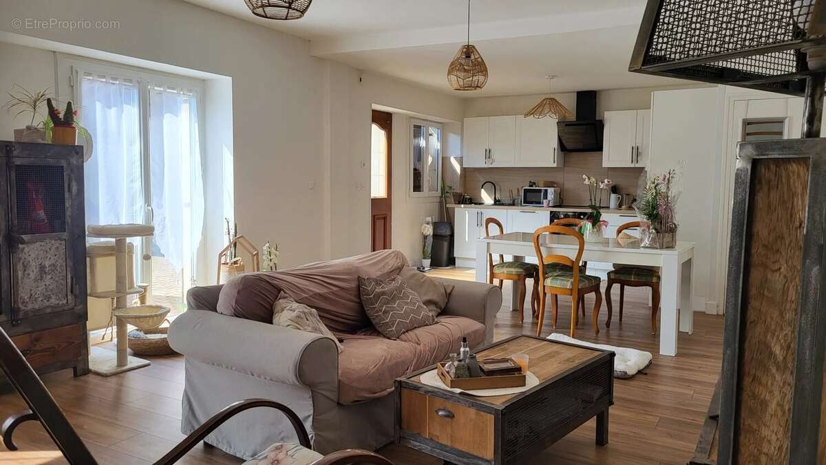 Appartement à PONT-DE-VEYLE