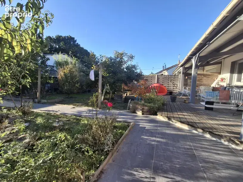 Maison des années 70, sous-sol complet, de 116 m2 habitables, 3 ch, terrain clos & arboré - photo 2