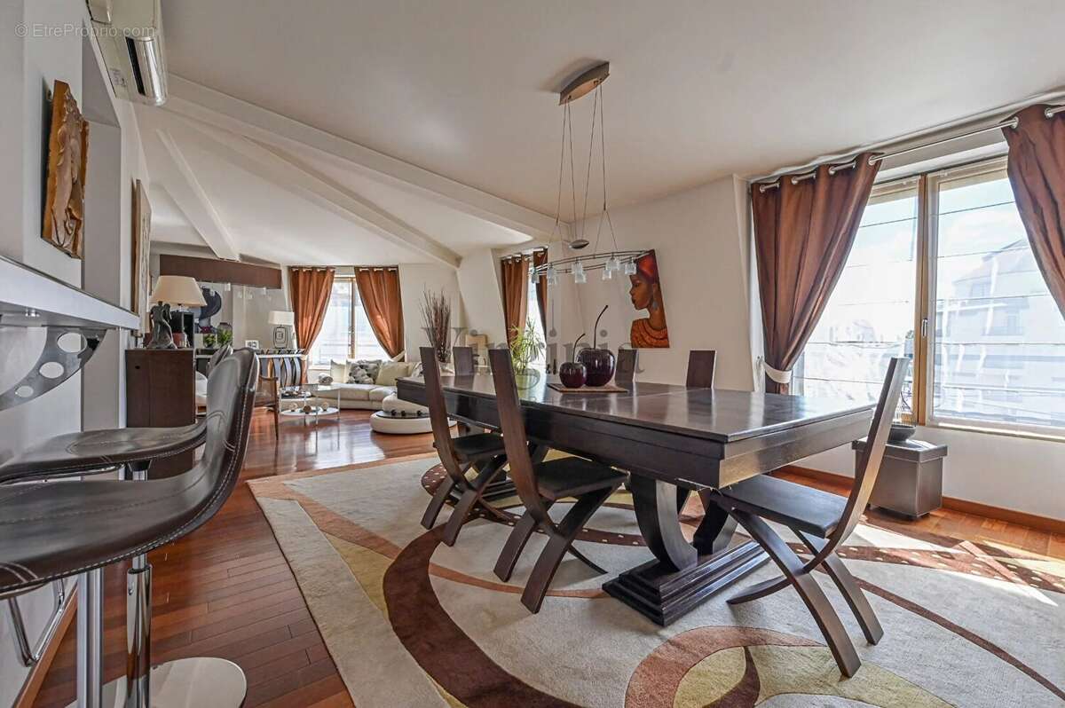 Appartement à CHARENTON-LE-PONT