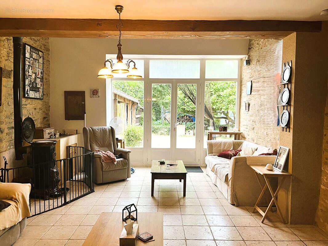 Maison à CHAMPAGNAC-LA-RIVIERE