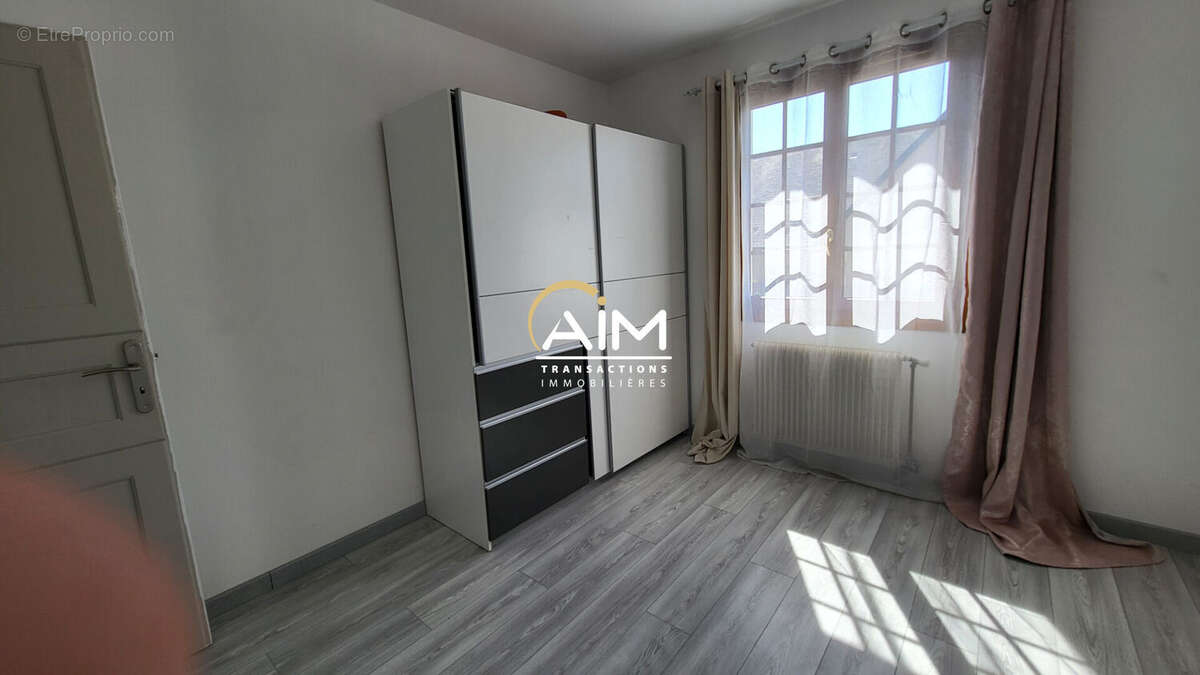 Maison à LA VILLE-AUX-DAMES