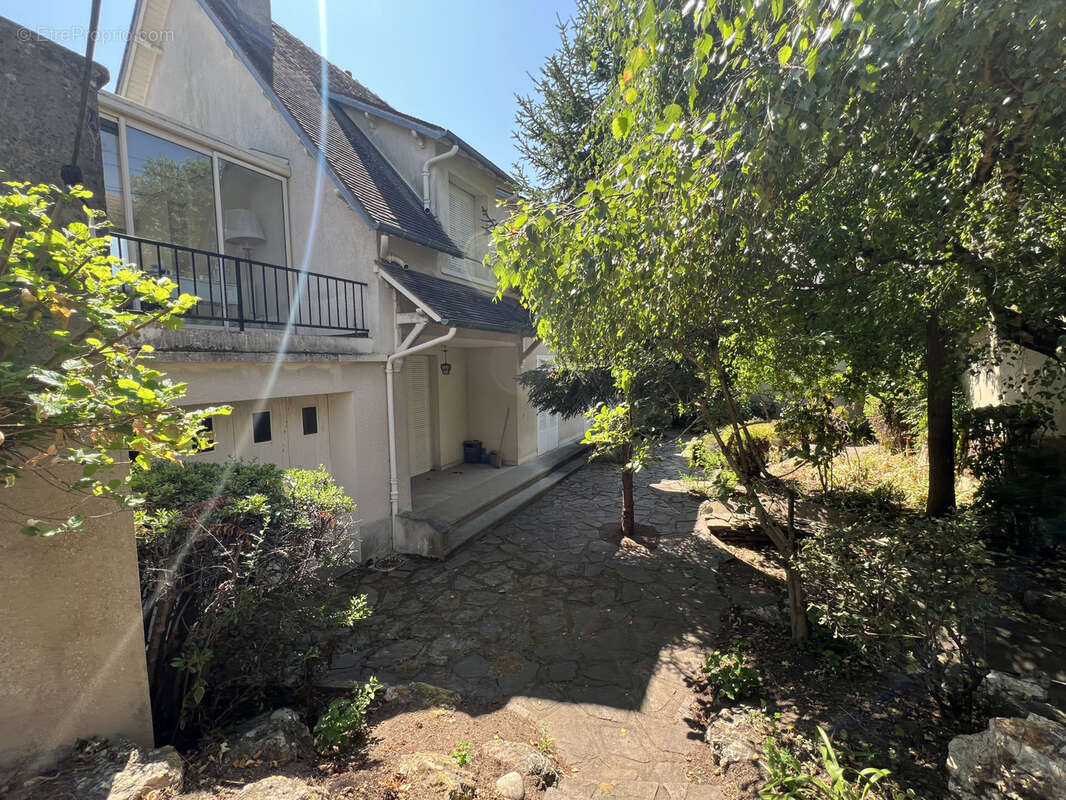 Ensemble Immobilier de deux maisons de ville avec commerce ! - photo 20