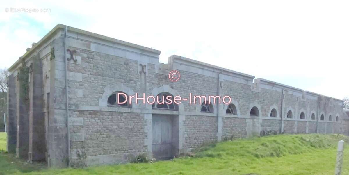 Maison à LOUVIGNE-DU-DESERT