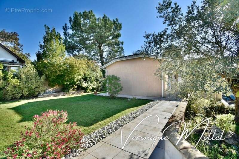 Maison à AMBARES-ET-LAGRAVE