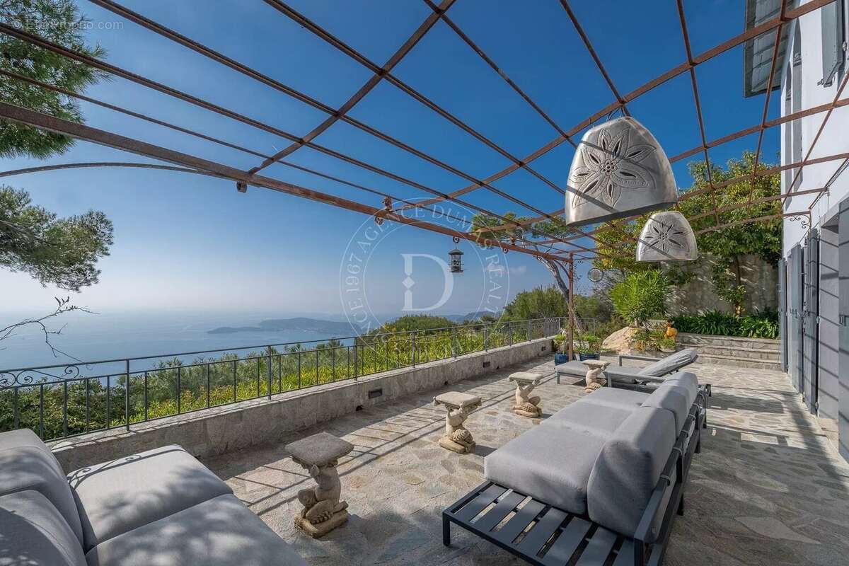 Maison à EZE