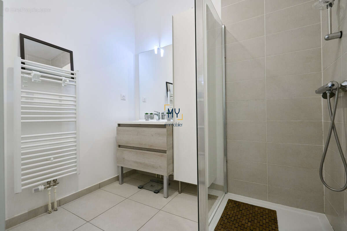 SALLE DE BAINS - Appartement à vendre - 3 pièces - 64 m² - Marquette-lez-Lille - Appartement à MARQUETTE-LEZ-LILLE