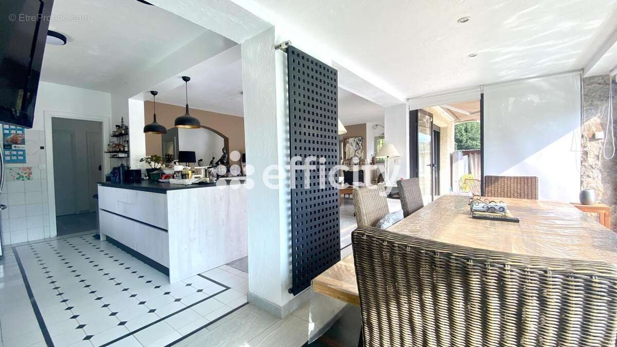 Maison à MOUGINS