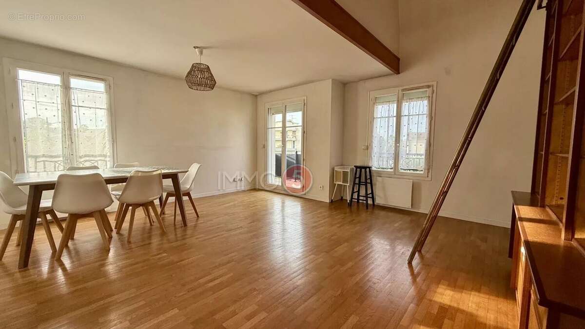 Appartement à LES PAVILLONS-SOUS-BOIS