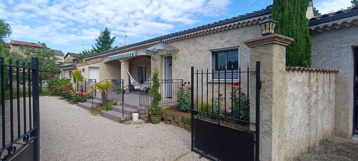 Maison à GENISSIEUX