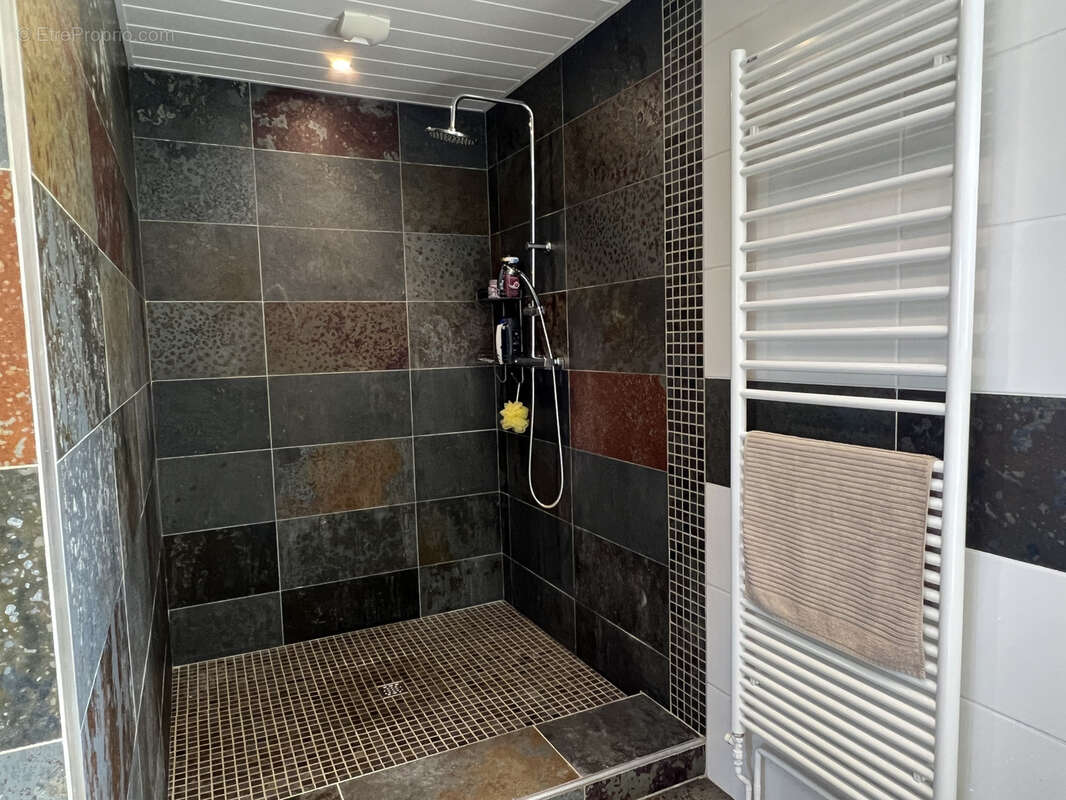 Maison à COLLONGES-SOUS-SALEVE