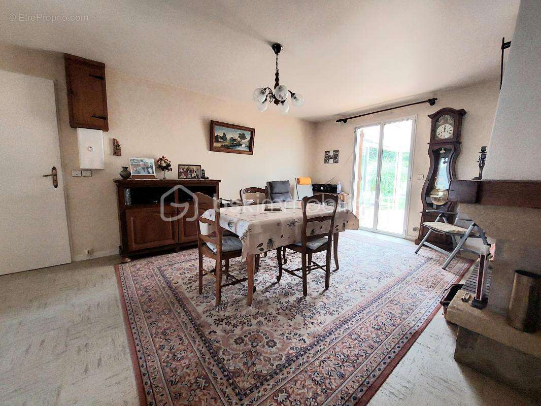 Maison à BAZOCHES-SUR-LE-BETZ