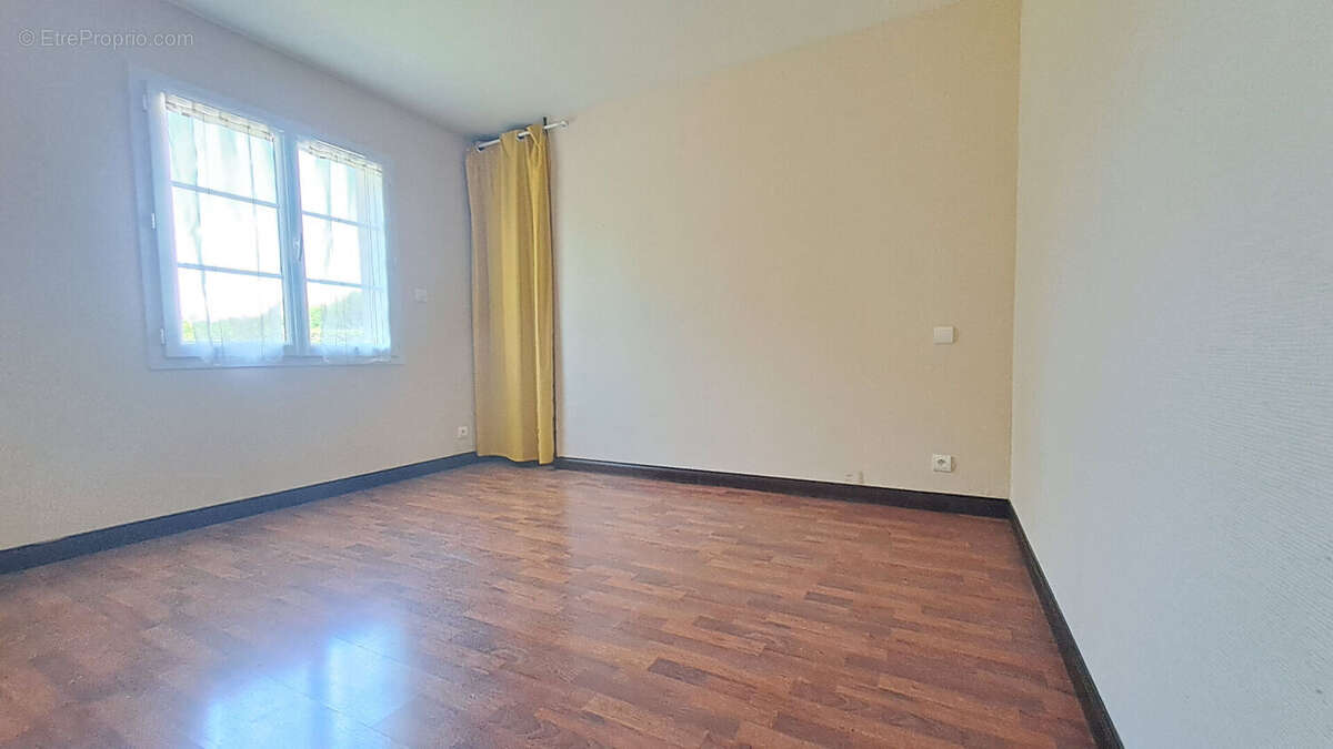 Maison à FAYE-SUR-ARDIN