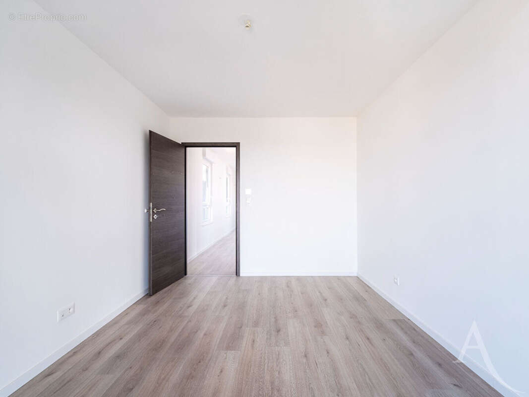A VENDRE ! Appartement T5 avec terrasse en attique - photo 12