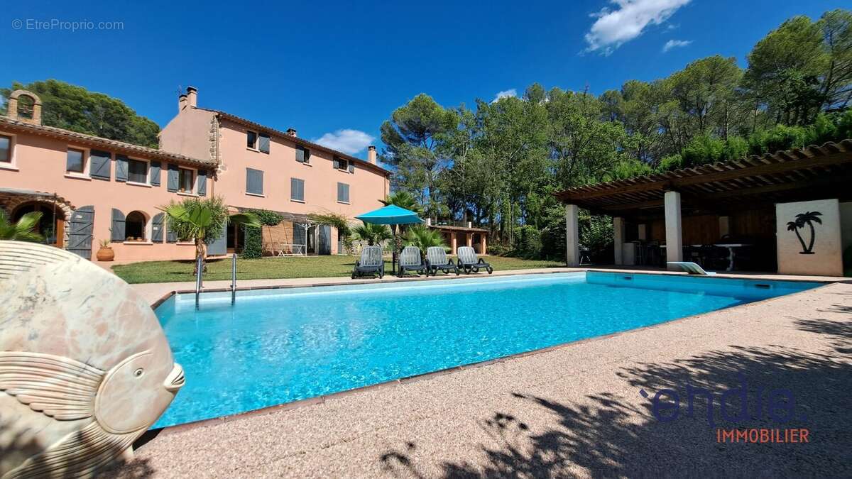 Maison à VILLECROZE