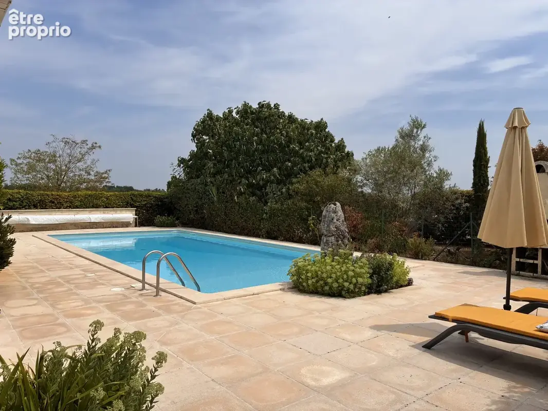 Ensemble quercynois avec pigeonnier, grange en pierre, piscine et gîte. - photo 2