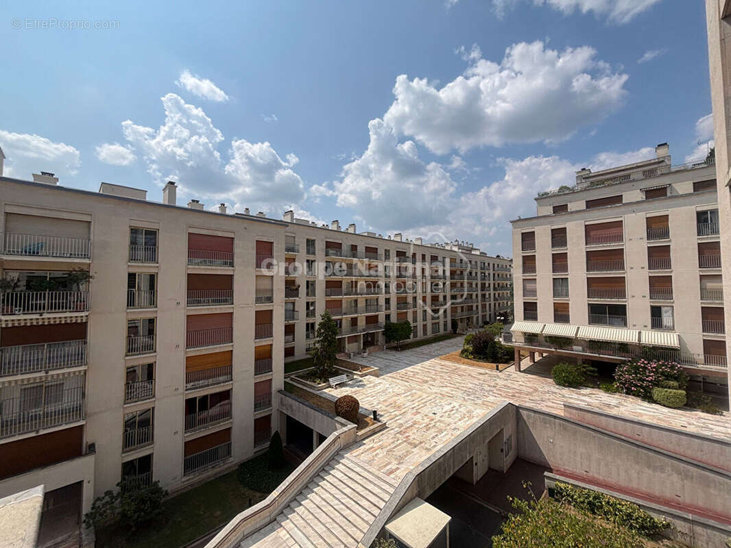 Versailles  MONTREUIL 5 pièce(s) 119.05 m2 SUD/OUEST - photo 2