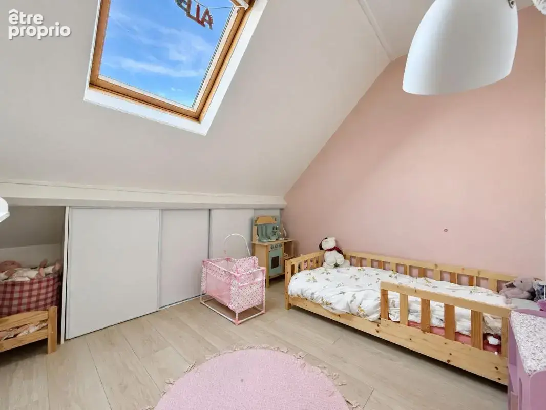 Maison À Vendre Secteur Rare avec Jardin et Garage - photo 7