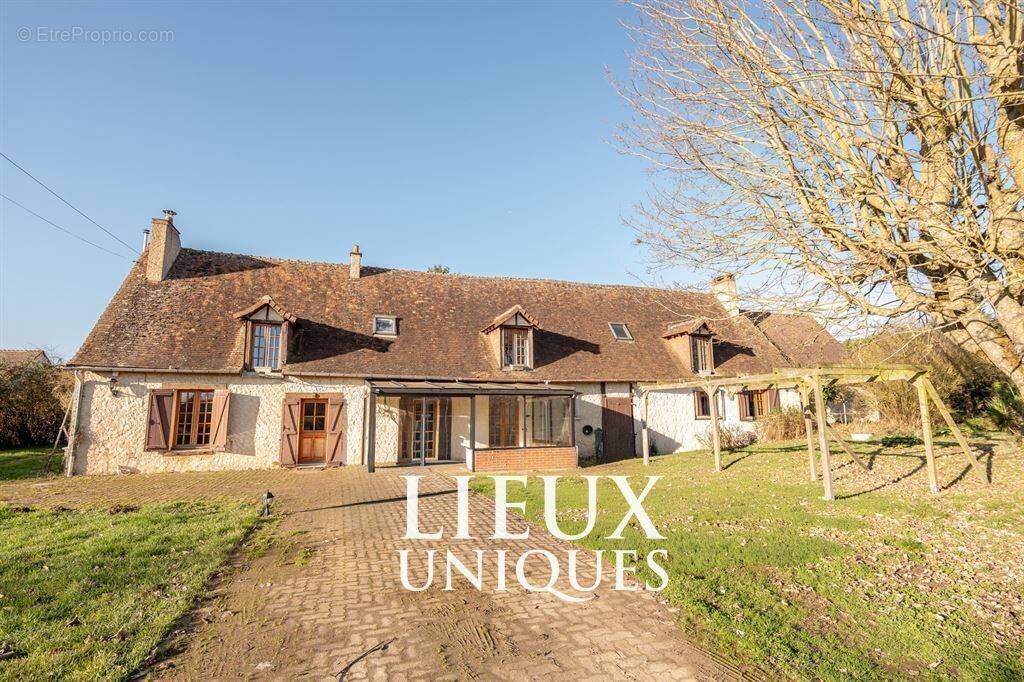 Maison à SAINT-HILAIRE-LA-GRAVELLE