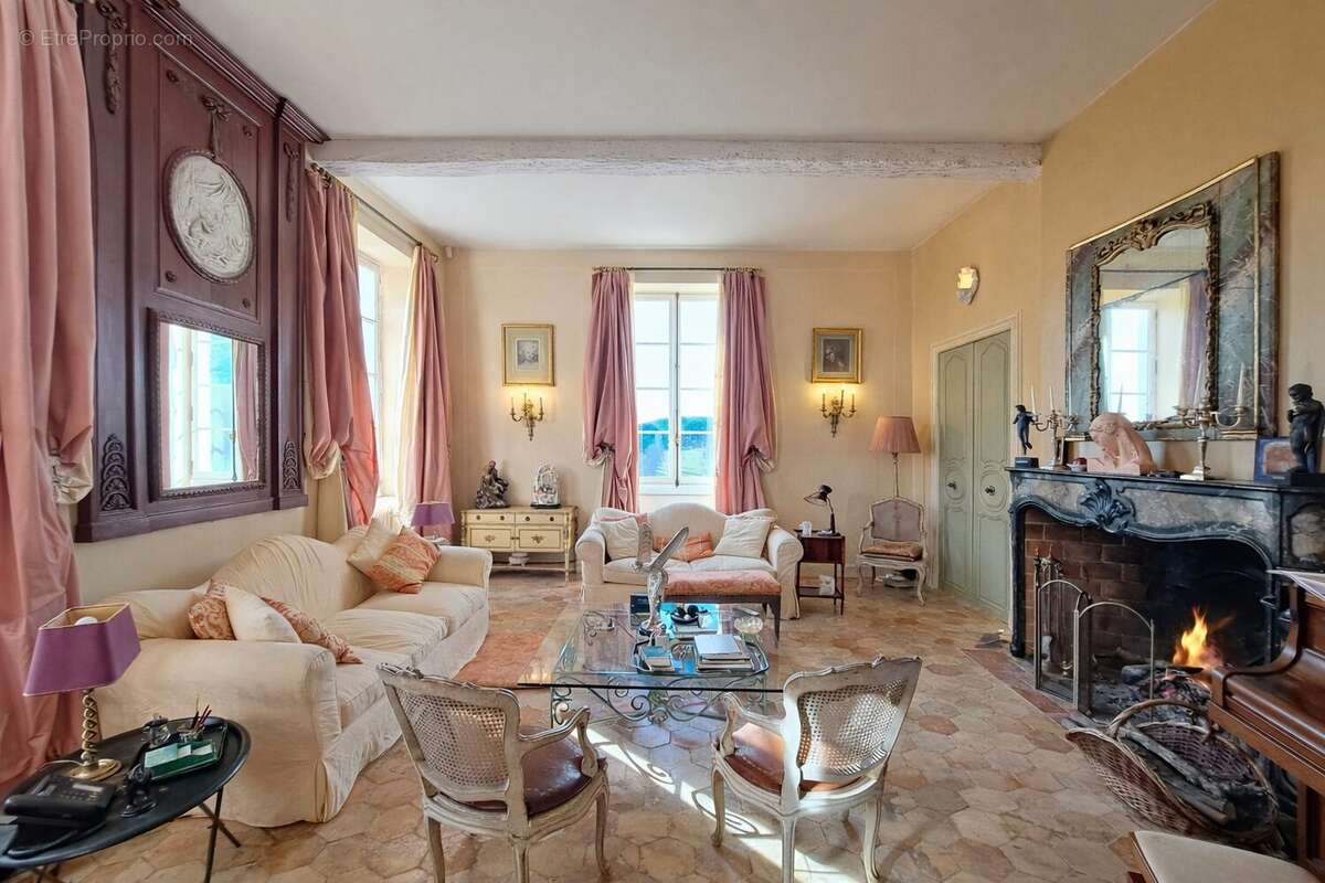 Maison à CASTERA-VERDUZAN