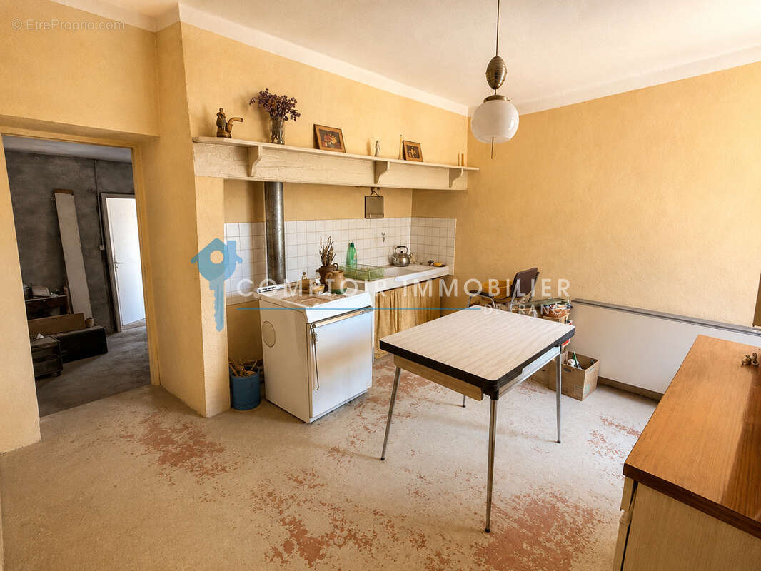 Maison de village de caractère à Labeaume   103 m2 habitables et près de 400 m2 de surfaces utiles à valoriser - photo 10