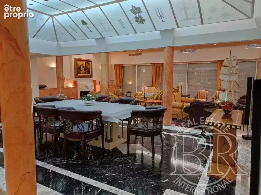 A Vendre NICE  Saint - Antoine Villa de 660  m² sur le terrain 4000  m² piscine extérieur , piscine intérieur, tennis - photo 8