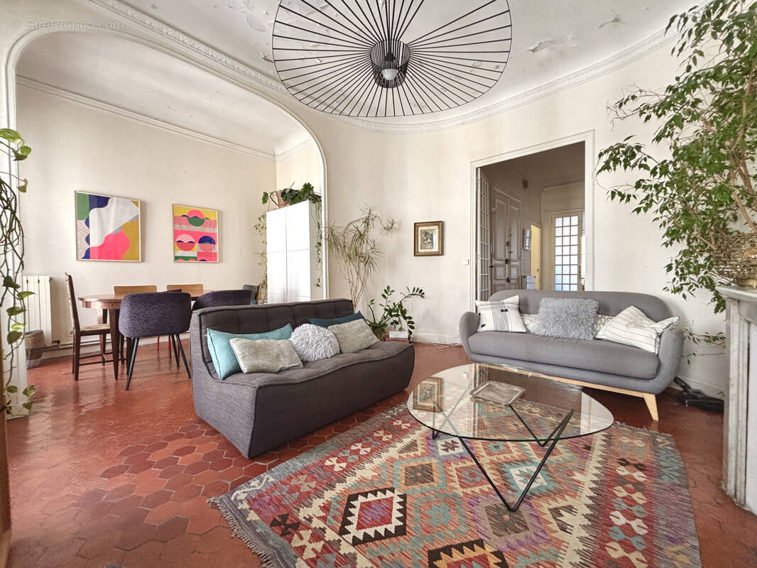 Appartement à MARSEILLE-5E