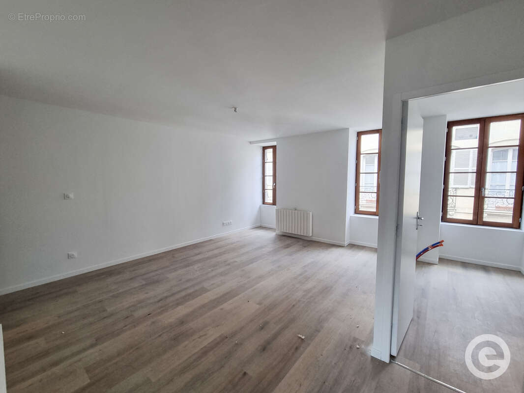Immeuble de 5 logements au centre-ville d'Avallon avec dépendances - photo 9