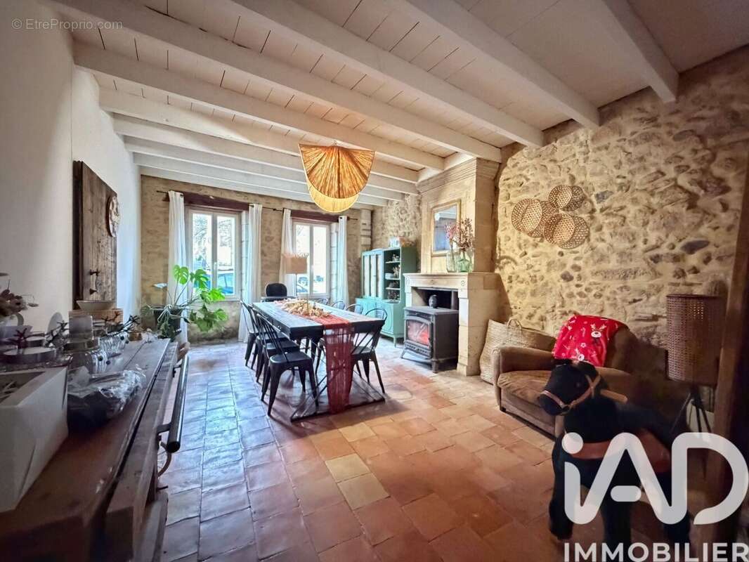 Maison 217 m² à Menesplet  - photo 8