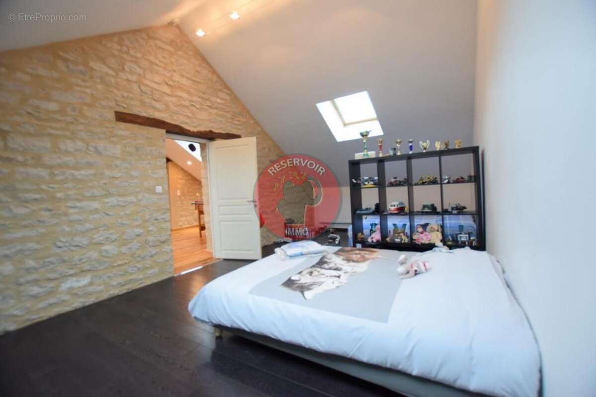 Maison à AISY-SUR-ARMANCON