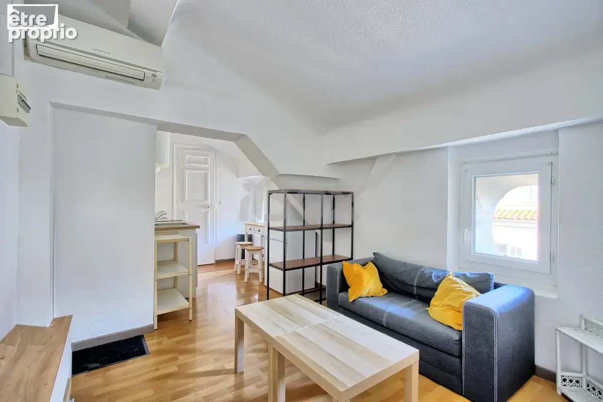 TOULON, Haute-Ville, très joli T2 dans u superbe immeuble Haussmannien - photo 3