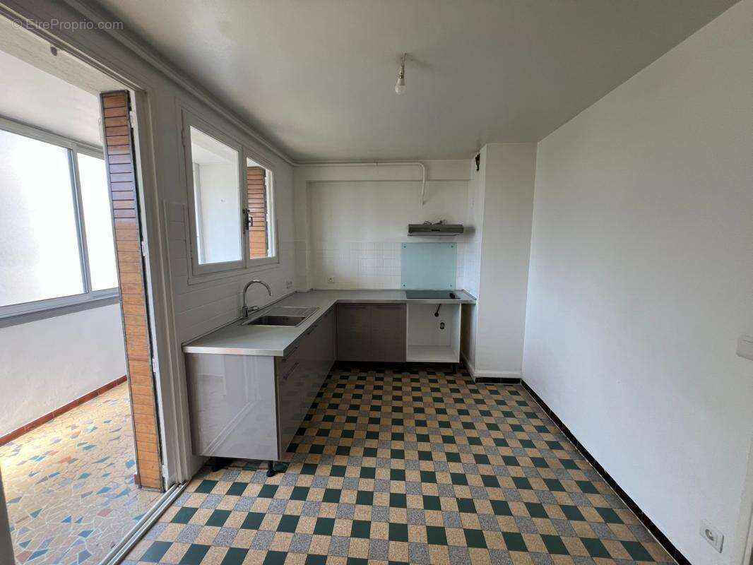 Appartement à MARSEILLE-4E