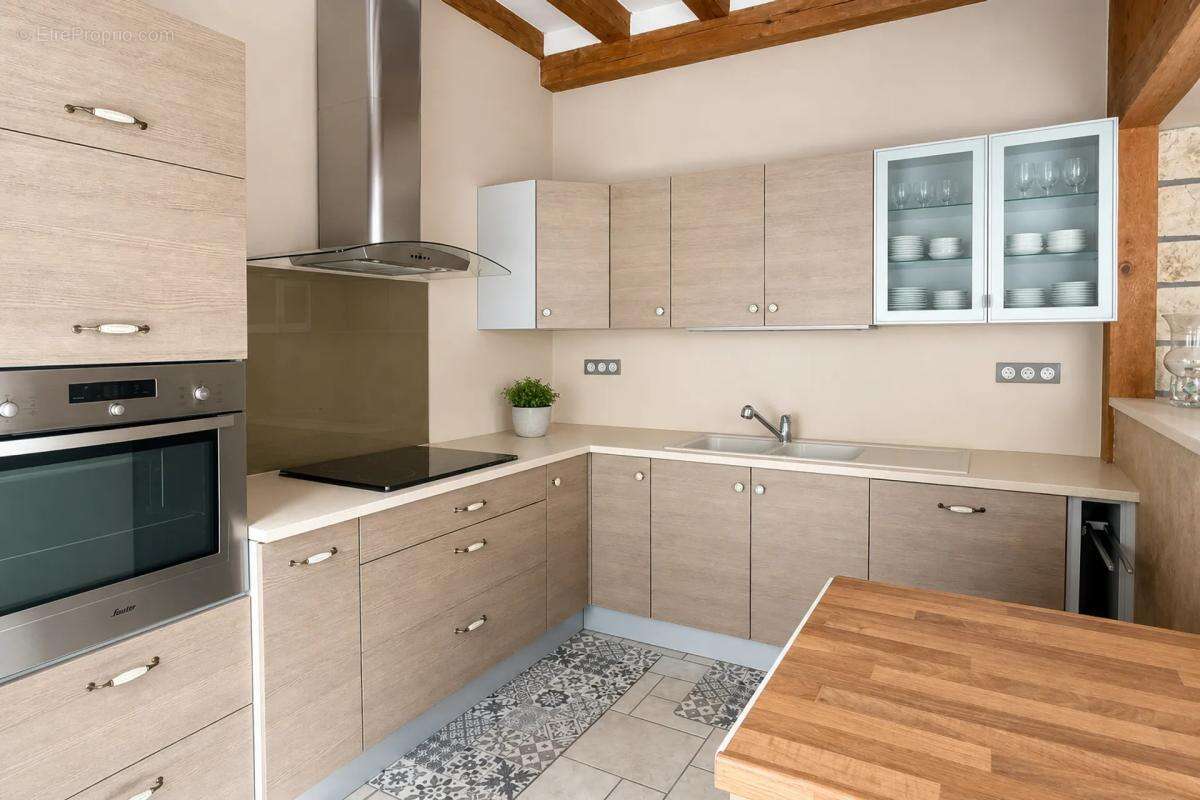 Charmante Maison spacieuse 8 pièces datant de 1870 - photo 3