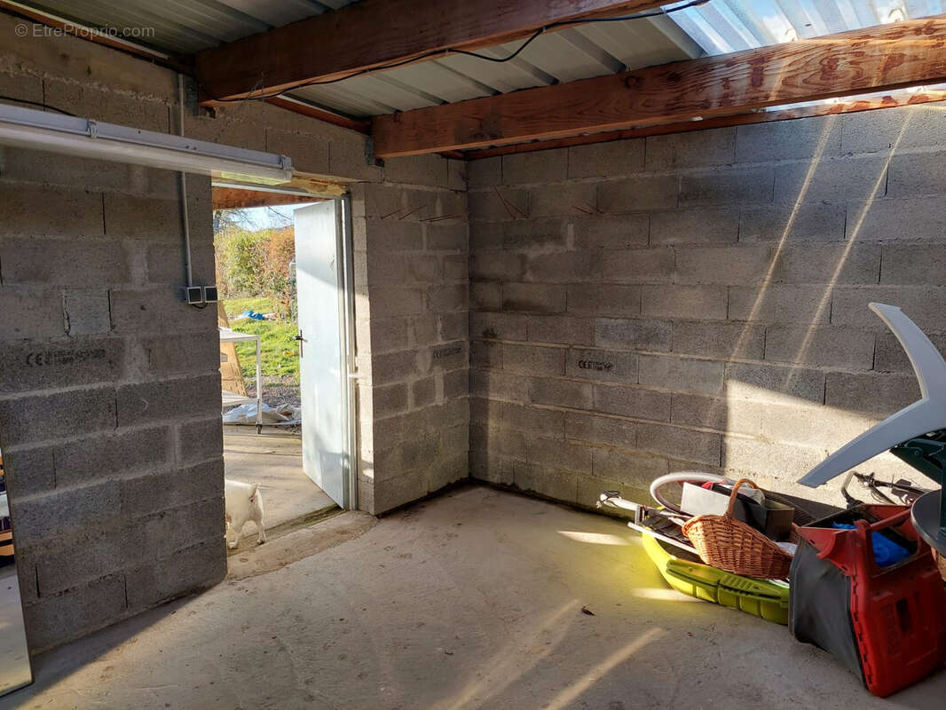 Maison familiale de 115 m2 avec bâtiment de 82.5 m2  et  terrain de 1246 m2 - photo 12