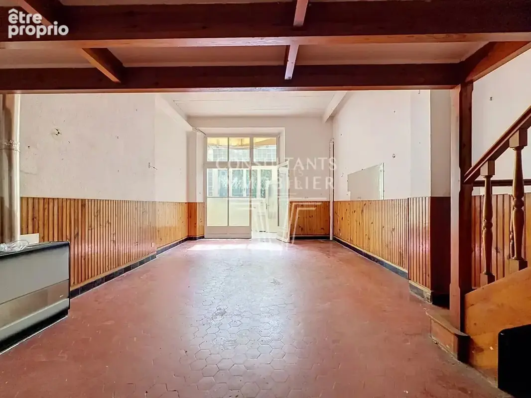 Cannes Banane – Studio à rénover avec mezzanine – Idéal investissement - photo 2