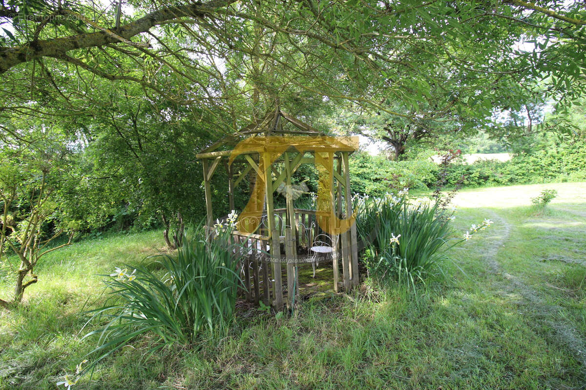 Grande maison en pierre avec piscine , intégrant un gîte 4 places - Par arboré de 2 hectares. - photo 11
