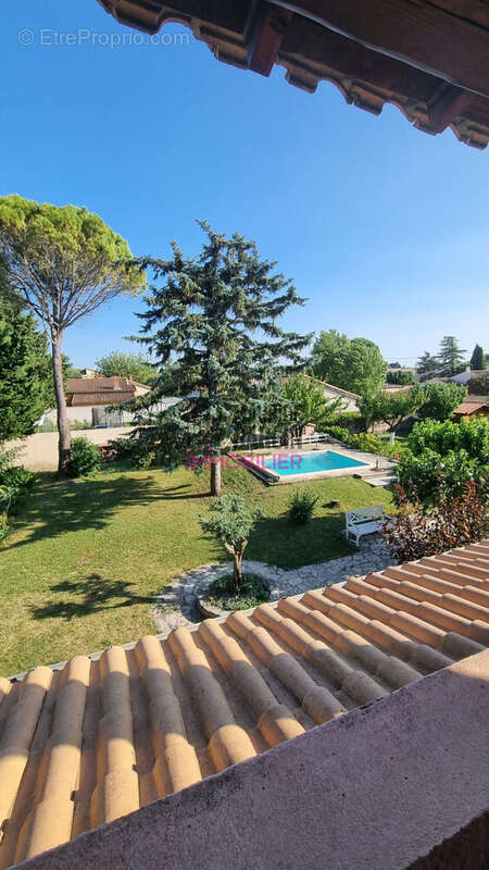 Maison à ENTRAIGUES-SUR-LA-SORGUE