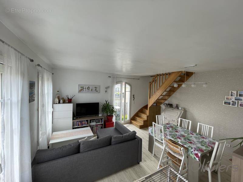 Appartement à VOISINS-LE-BRETONNEUX