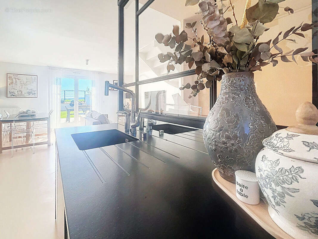 Maison à THIVERVAL-GRIGNON