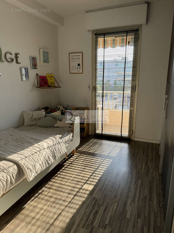 Appartement à SAINT-LAURENT-DU-VAR
