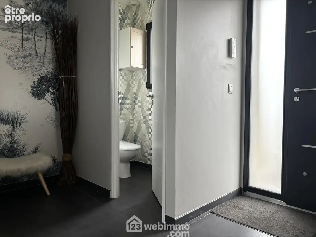 Et au WC séparé avec fenêtre.