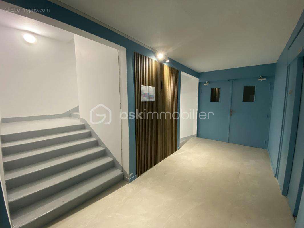 SAINT-CHRISTOL ((84) -  Créez votre T2 sur mesure ! Plateau sous forme d'appartement de 68 m² env. situé au 1er étage avec ascen - photo 6
