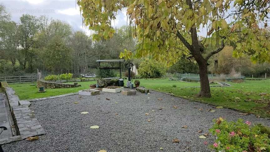 Maison à LUSSAC-LES-EGLISES