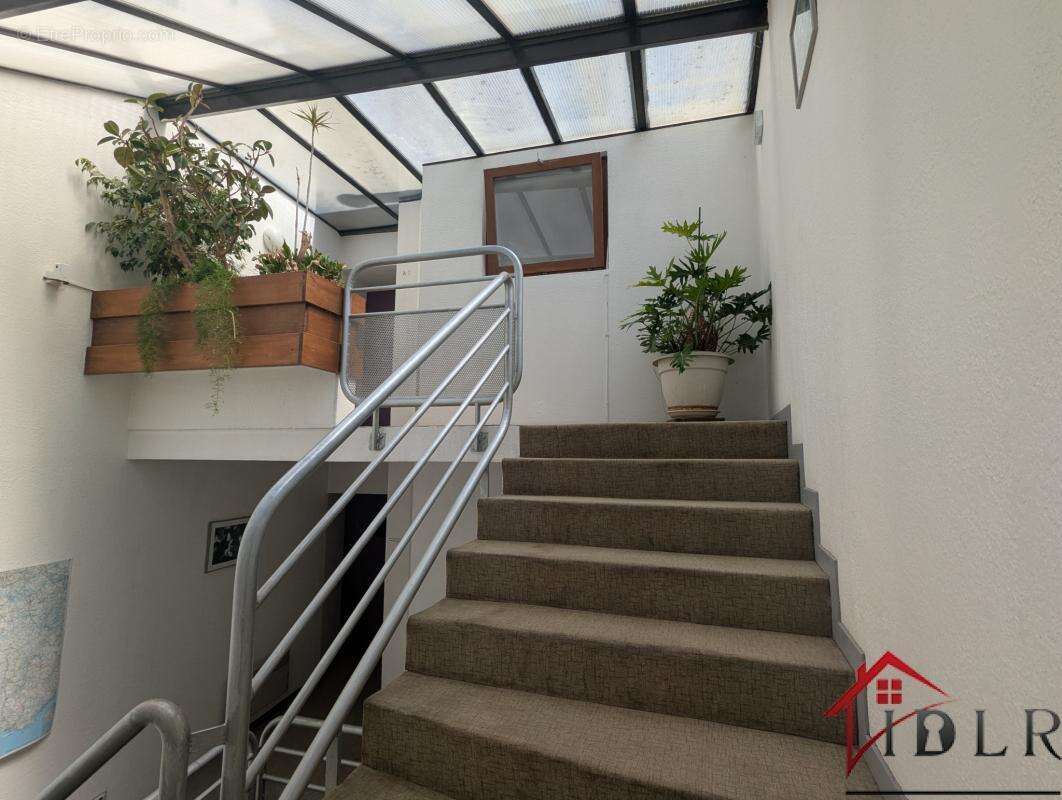 Ancien hôtel à réhabiliter, 12 chambres, lumineux - photo 2